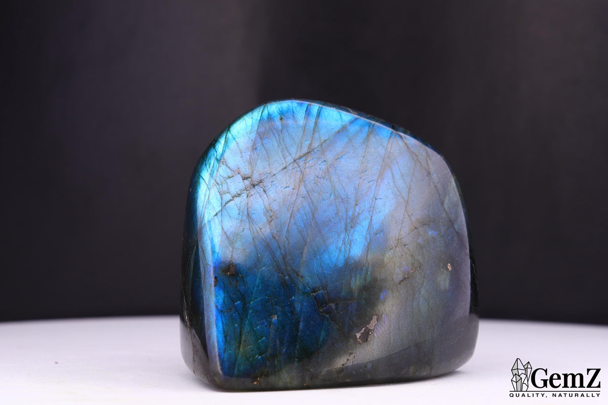 Labradorite polie, reflets bleu-vert – Madagascar – 111 g