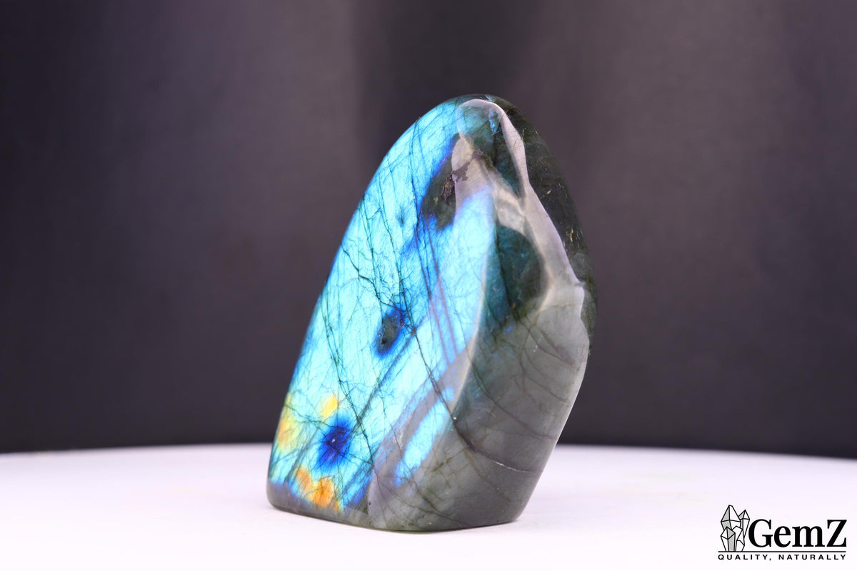 Labradorite polie, reflets bleu-vert et dorés – Madagascar – 136 g