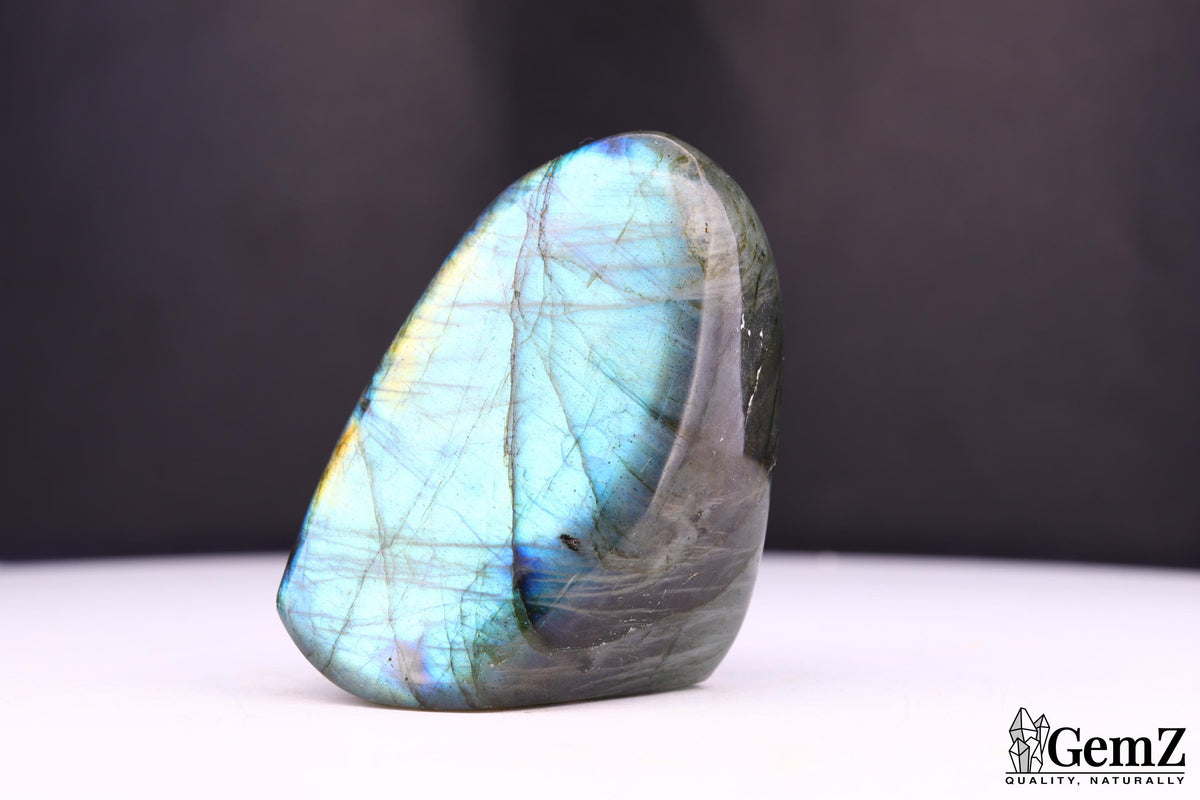 Labradorite polie, reflets multicolores – Madagascar – 59 g