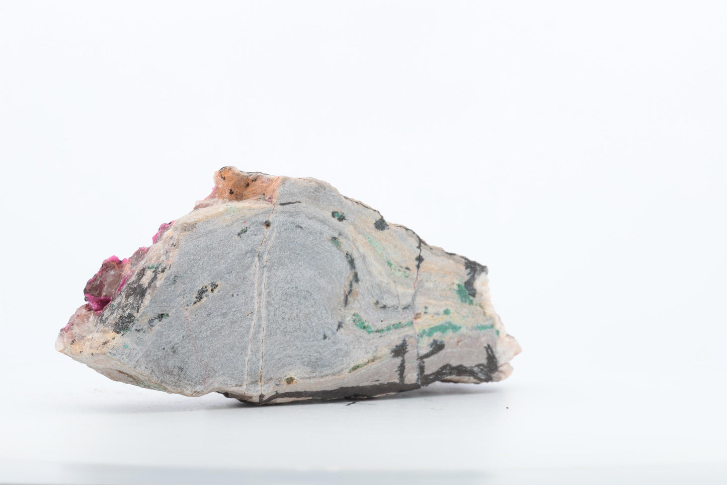 CobaltoCalcite avec inclusions d'Hétérogénite - Mine Musonoi, Kolwezi, République du Congo – 148g