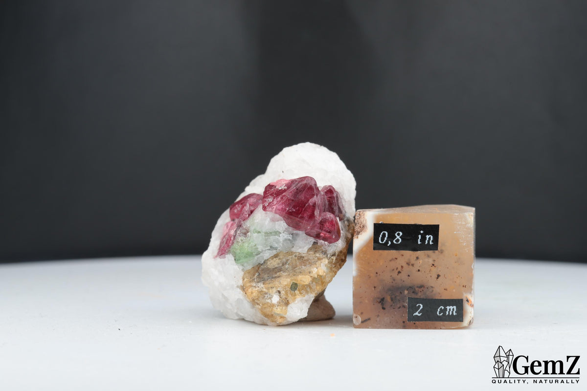 Spinelle rouge sur quartz et muscovite – Mahenge, Tanzanie – 27 g