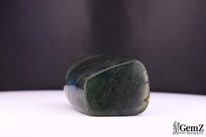 Labradorite polie, reflets bleu-vert – Madagascar – 93 g