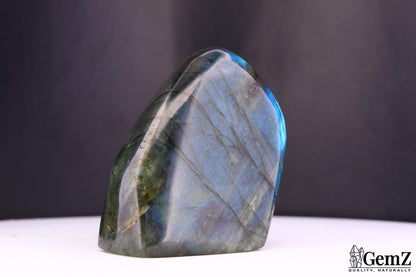 Labradorite 136g, Reflets Bleu-Vert Spectaculaires