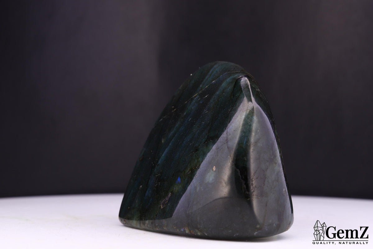 Labradorite polie, reflets bleu-vert – Madagascar – 111 g