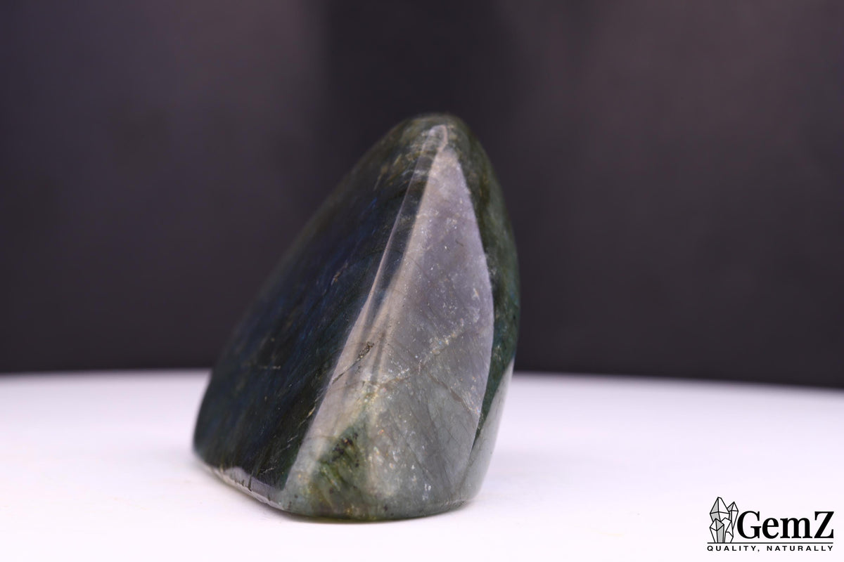 Labradorite polie, reflets multicolores – Madagascar – 76 g
