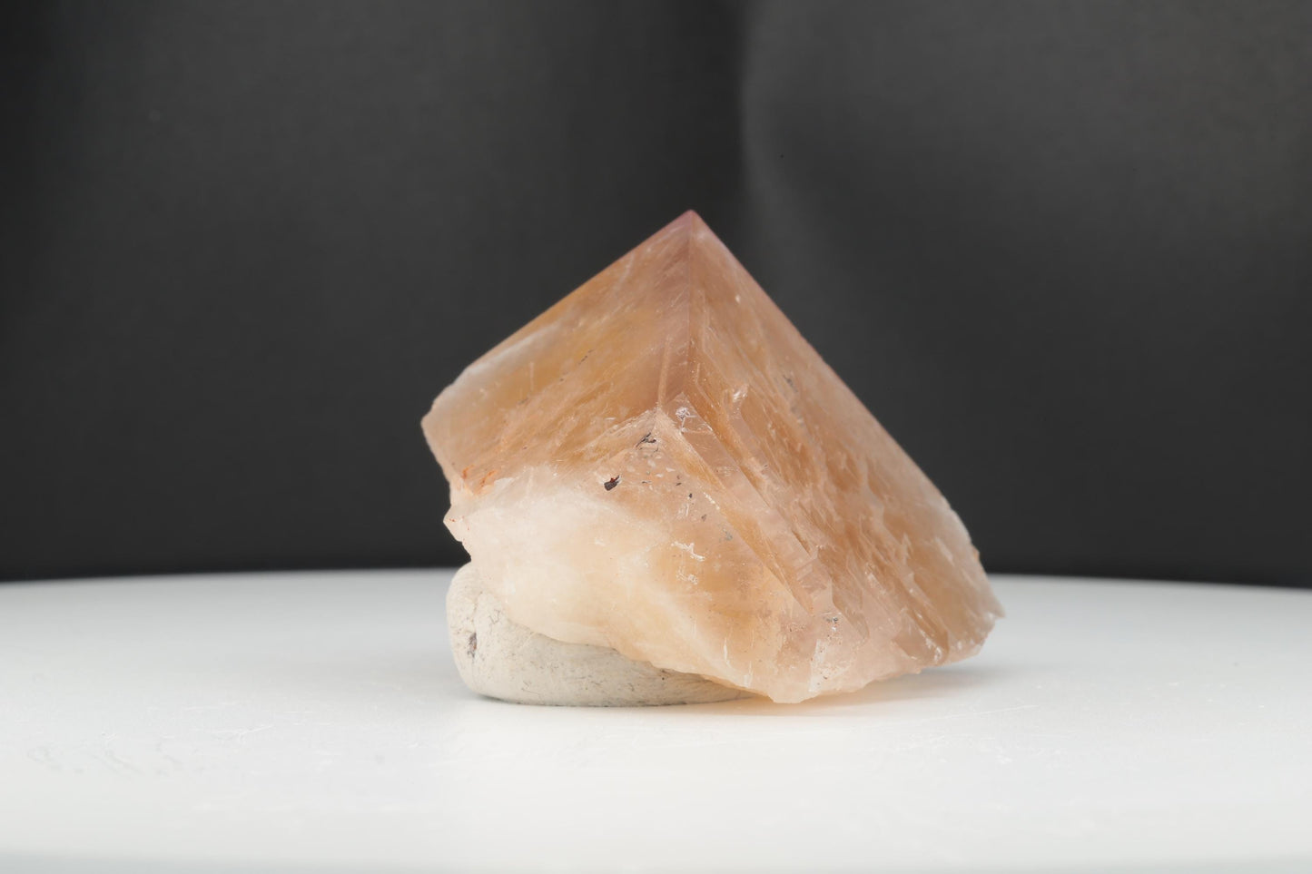 Fluorite Beige Rosé Élégante – Mine Lady Annabella, Angleterre