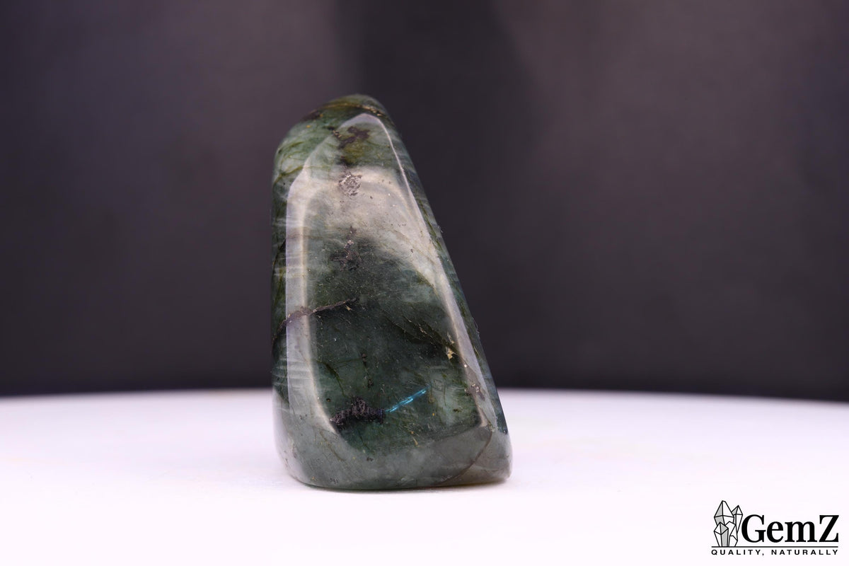 Labradorite polie, reflets multicolores – Madagascar – 59 g