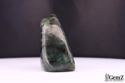 Labradorite polie, reflets multicolores – Madagascar – 59 g