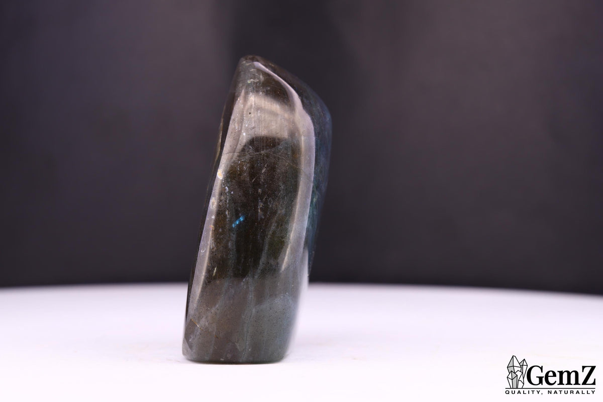 Labradorite polie, reflets bleu-vert – Madagascar – 54 g