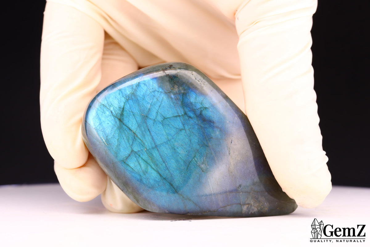 Labradorite polie, reflets bleu intense – Madagascar – 80 g