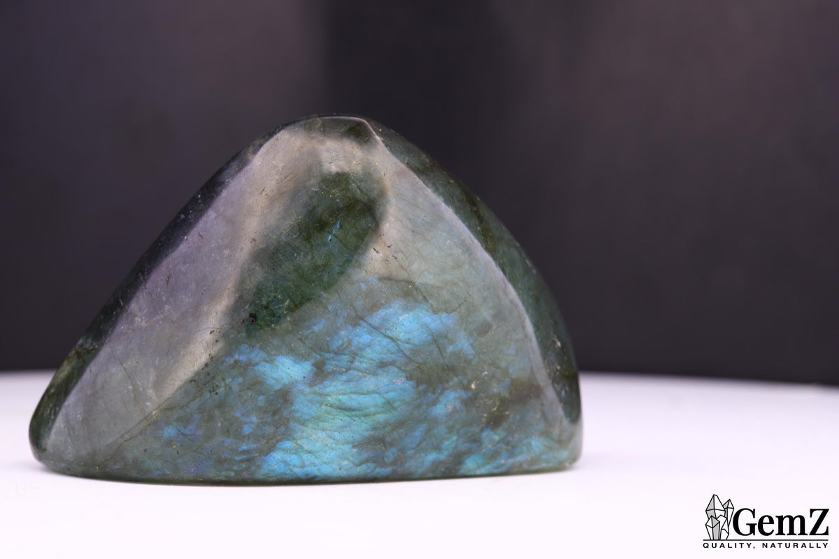 Labradorite polie, reflets multicolores – Madagascar – 76 g