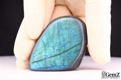 Labradorite polie, reflets bleu-vert – Madagascar – 73 g