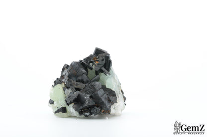 Cristaux noirs de babingtonite sur phrénite – 52g