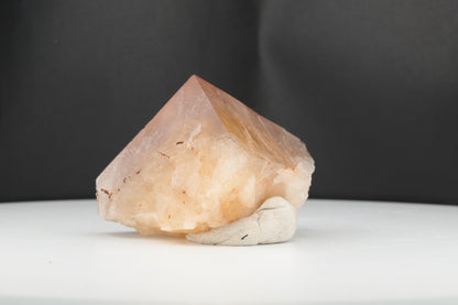 Fluorite Beige Rosé Élégante – Mine Lady Annabella, Angleterre