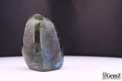 Labradorite polie, reflets multicolores – Madagascar – 59 g