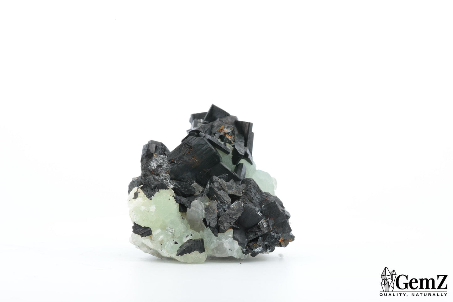 Cristaux noirs de babingtonite sur phrénite – 52g