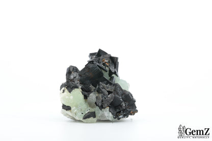 Cristaux noirs de babingtonite sur phrénite – 52g