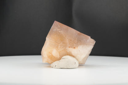 Fluorite Beige Rosé Élégante – Mine Lady Annabella, Angleterre