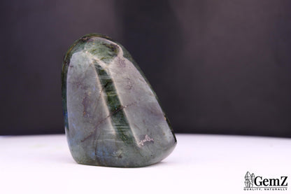Labradorite polie, reflets multicolores – Madagascar – 59 g