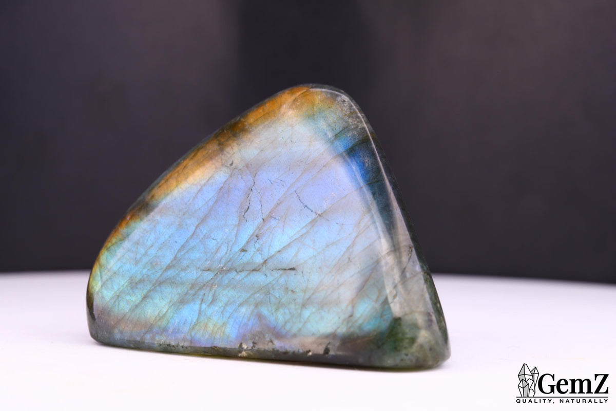 Labradorite polie, reflets multicolores – Madagascar – 76 g
