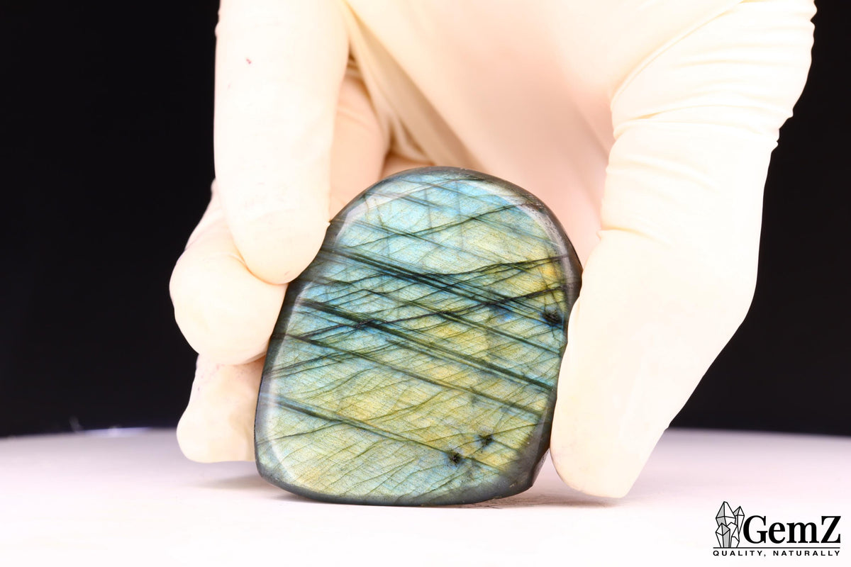 Labradorite polie, reflets dorés et bleus – Madagascar – 71 g