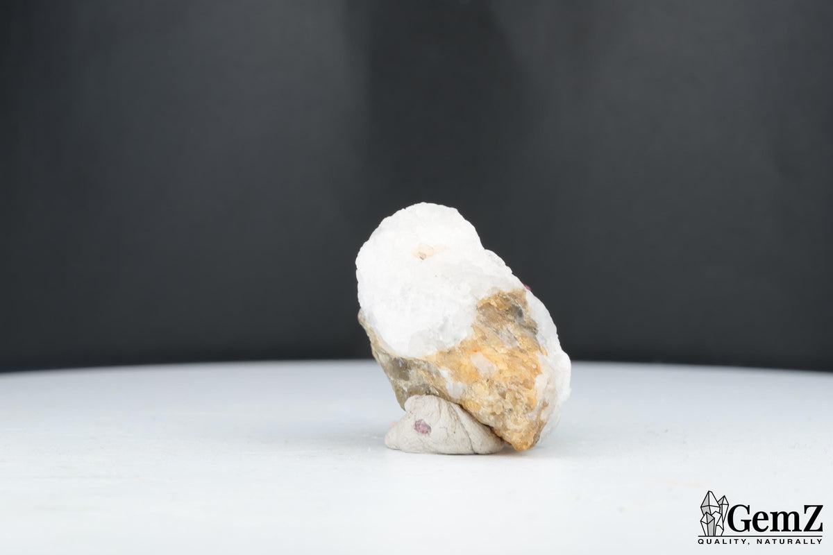 Spinelle rouge sur quartz et muscovite – Mahenge, Tanzanie – 27 g