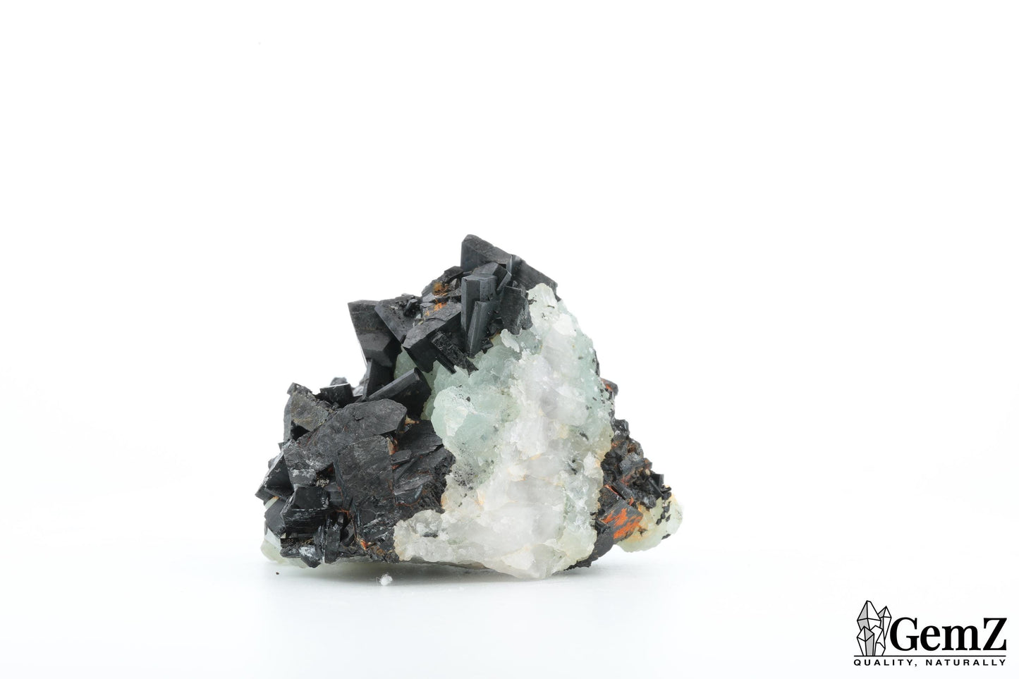 Cristaux noirs de babingtonite sur phrénite – 52g