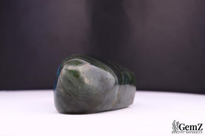 Labradorite polie, reflets bleu-vert – Madagascar – 93 g