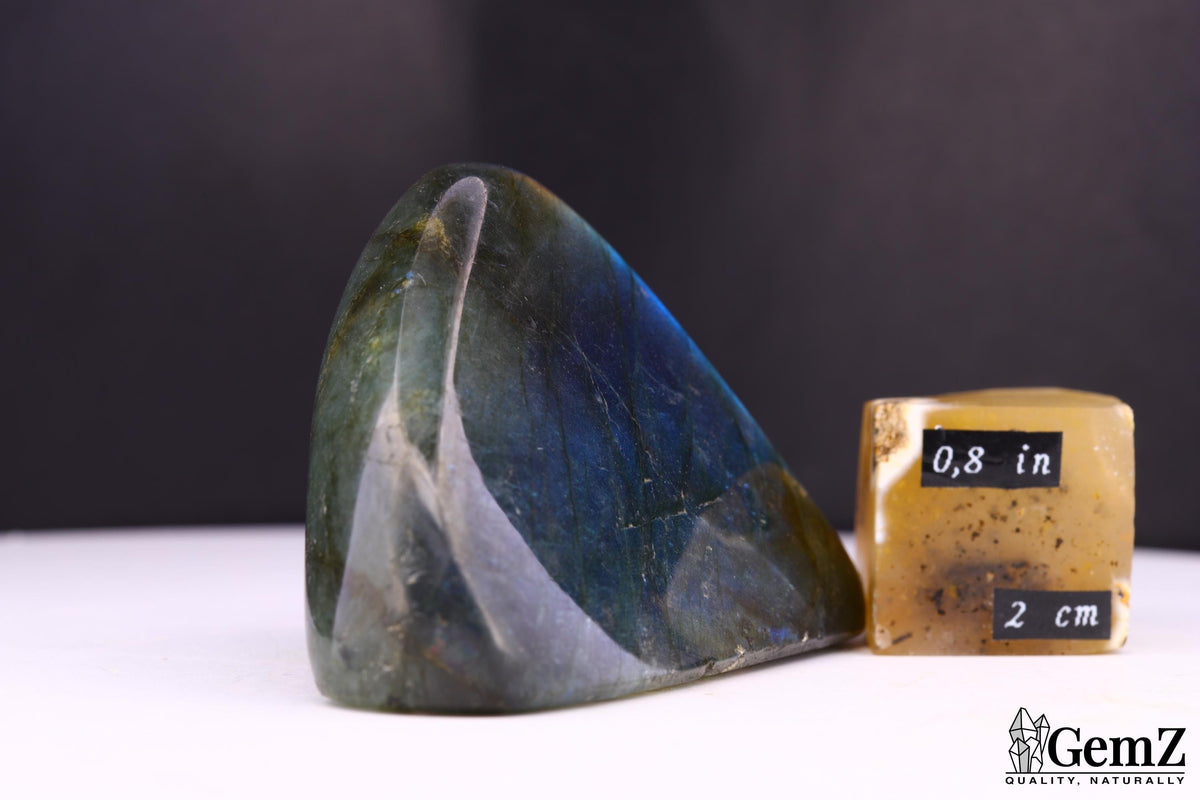 Labradorite polie, reflets multicolores – Madagascar – 76 g