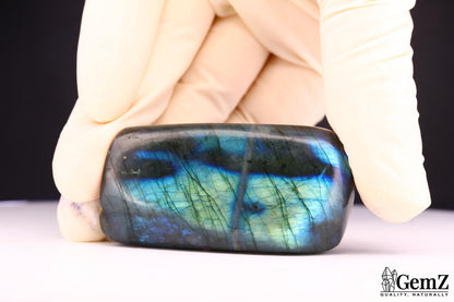 Labradorite polie, reflets bleu-vert – Madagascar – 93 g