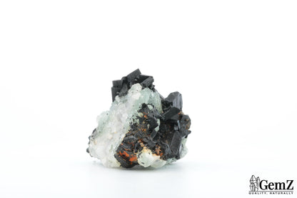 Cristaux noirs de babingtonite sur phrénite – 52g