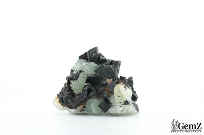 Cristaux noirs de babingtonite sur phrénite – 52g