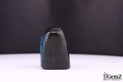 Labradorite aux Reflets Bleutés Mystiques