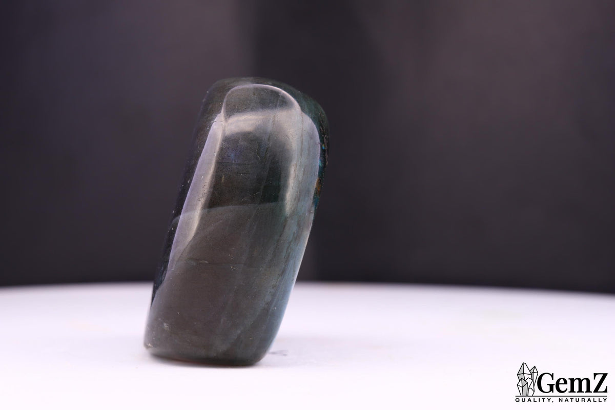 Labradorite polie, reflets bleu-vert – Madagascar – 73 g