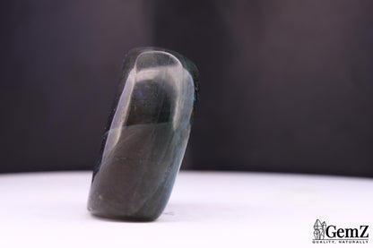 Labradorite polie, reflets bleu-vert – Madagascar – 73 g