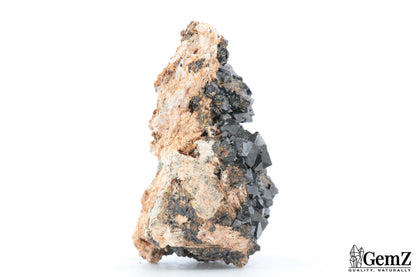 Magnétite cristallisée sur orthose, 64g, Maroc