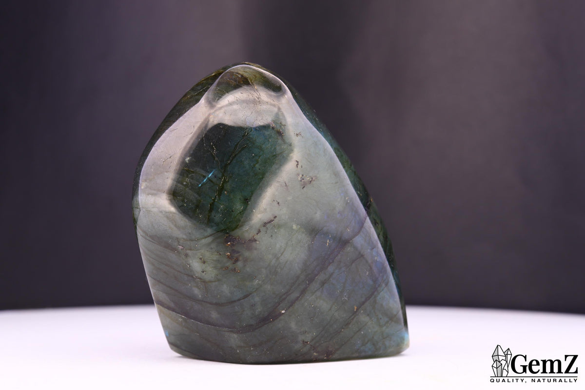 Labradorite polie, reflets bleu-vert et dorés – Madagascar – 136 g