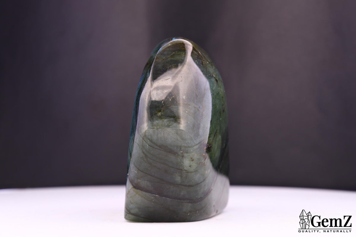 Labradorite polie, reflets bleu-vert et dorés – Madagascar – 136 g