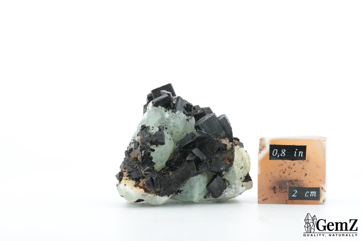 Cristaux noirs de babingtonite sur phrénite – 52g
