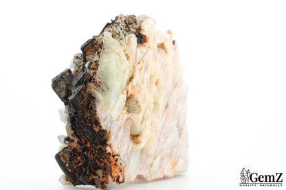 Imposante babingtonite sur phrénite et quartz – 417g