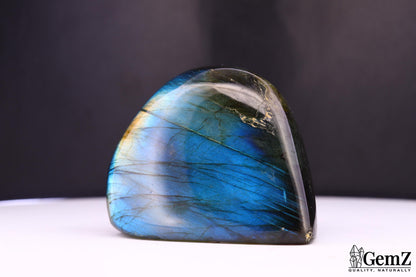 Labradorite polie, reflets bleus – Madagascar – 89 g