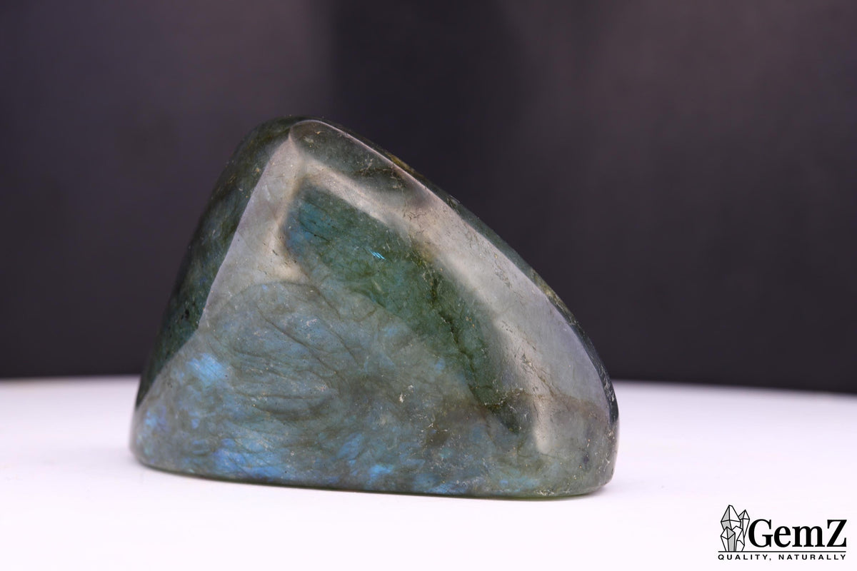 Labradorite polie, reflets multicolores – Madagascar – 76 g