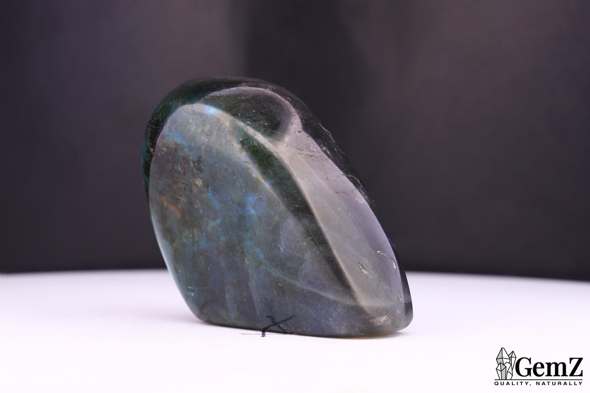 Labradorite polie, reflets bleu-vert – Madagascar – 73 g