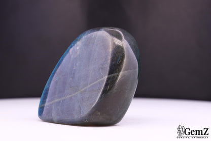 Labradorite polie, reflets bleu-vert – Madagascar – 73 g