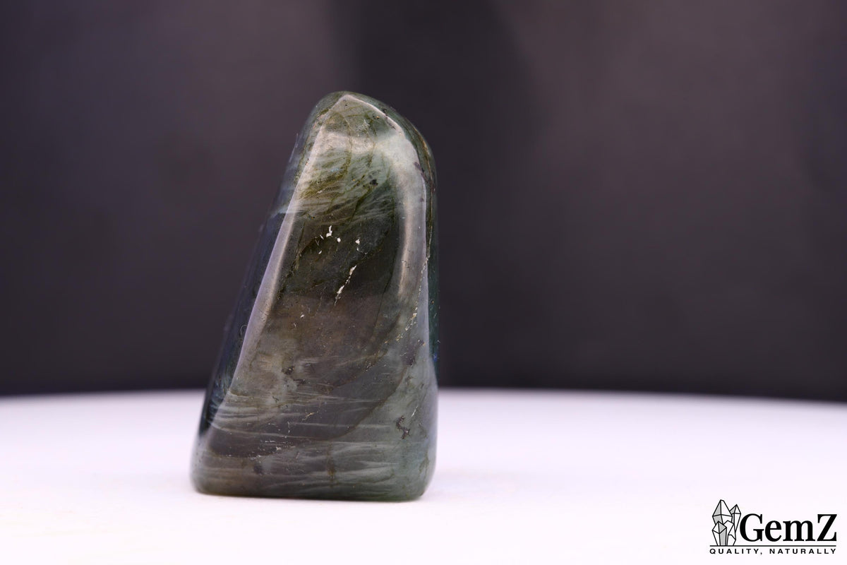 Labradorite polie, reflets multicolores – Madagascar – 59 g