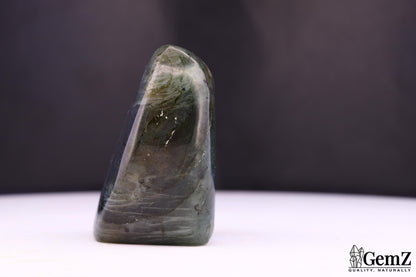 Labradorite polie, reflets multicolores – Madagascar – 59 g