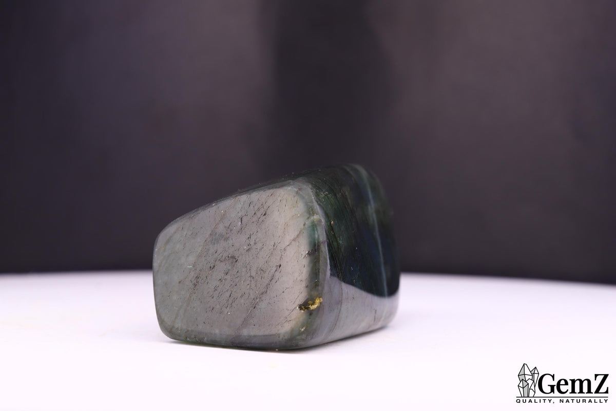 Labradorite polie, reflets bleu-vert – Madagascar – 93 g