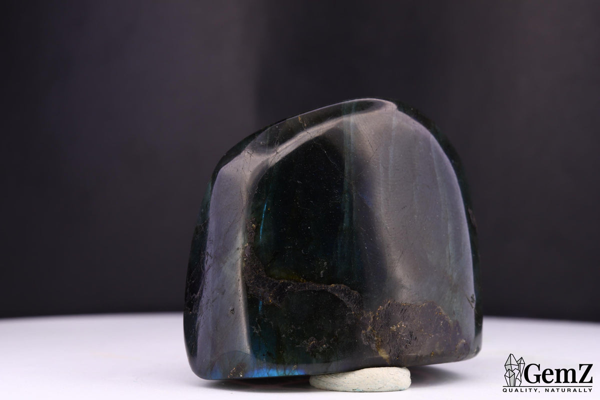Labradorite polie, reflets bleu-vert – Madagascar – 111 g