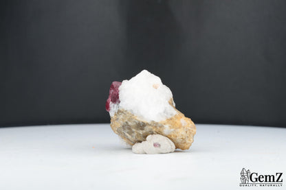 Spinelle rouge sur quartz et muscovite – Mahenge, Tanzanie – 27 g