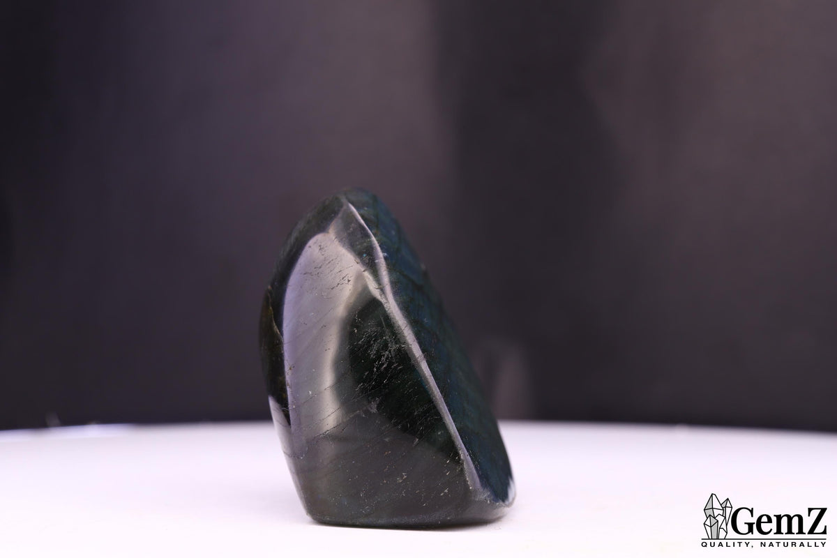 Labradorite polie, reflets dorés et bleus – Madagascar – 71 g